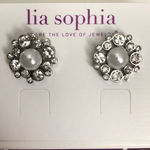 *DOWNSIZING*MAKE AN OFFER* nestled earrings